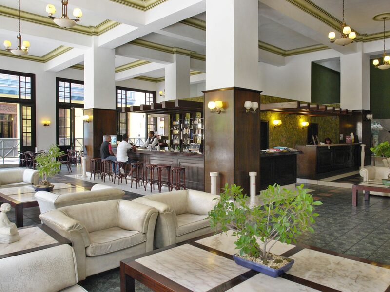 Hotel Ambos Mundos Rooftop Bar — Cuba