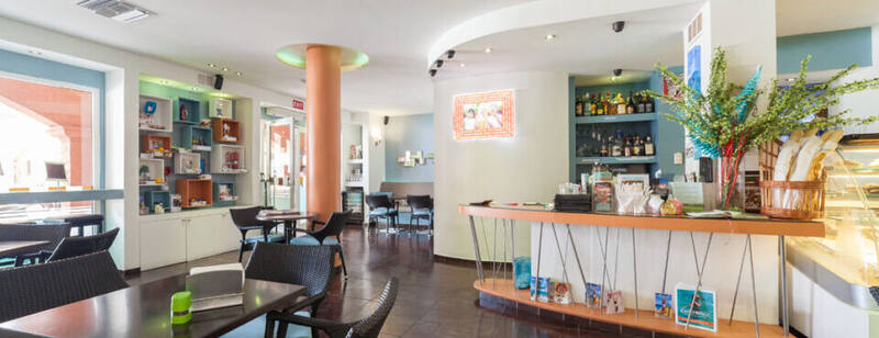 Rendez-Vous Lounge — Cupecoy